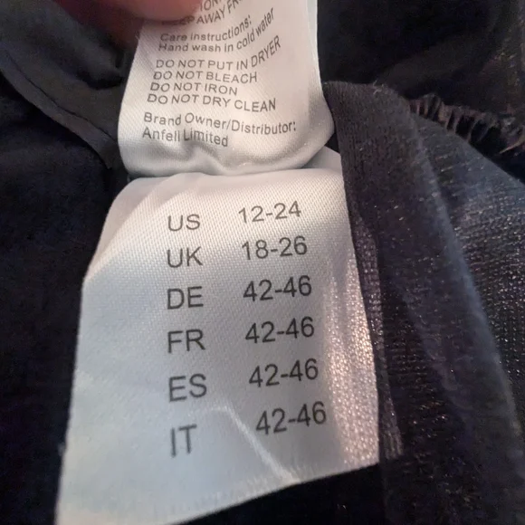 Elegant Black Tulle Skirt - Picture 3 of 3